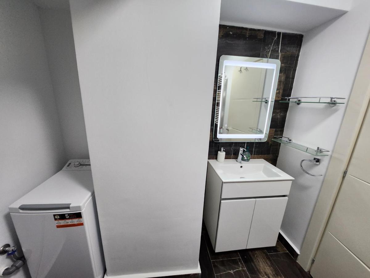 Near Airport 2 Rooms Apartments In Himson Яссы Экстерьер фото